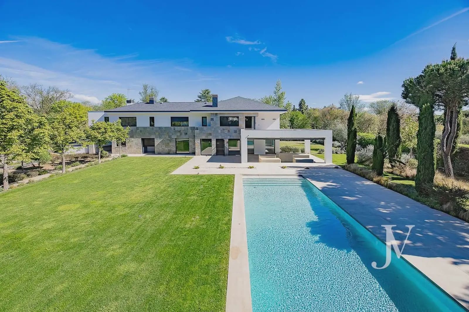 6 soverom Villa til salgs i Pozuelo de Alarcon med svømmebasseng garasje - € 5 900 000 (Ref: 9965608)