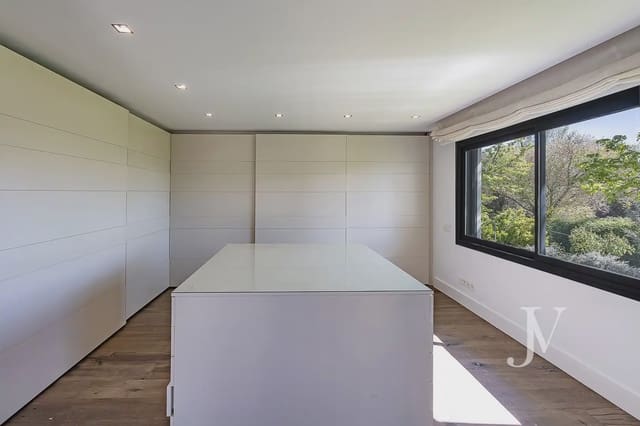 6 soverom Villa til salgs i Pozuelo de Alarcón med svømmebasseng garasje - € 5 900 000 (Ref: 9965608)