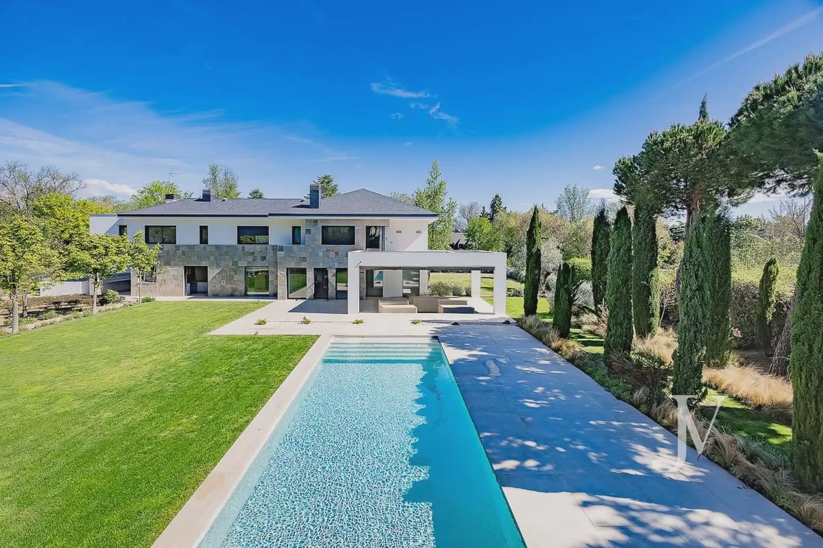 6 soverom Villa til salgs i Pozuelo de Alarcon med svømmebasseng garasje - € 5 900 000 (Ref: 9965608)