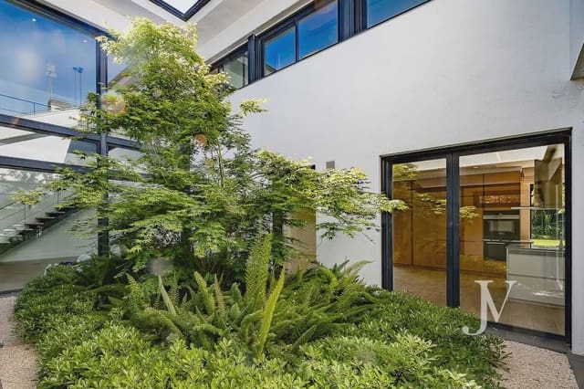 6 soverom Villa til salgs i Pozuelo de Alarcón med svømmebasseng garasje - € 5 900 000 (Ref: 9965608)