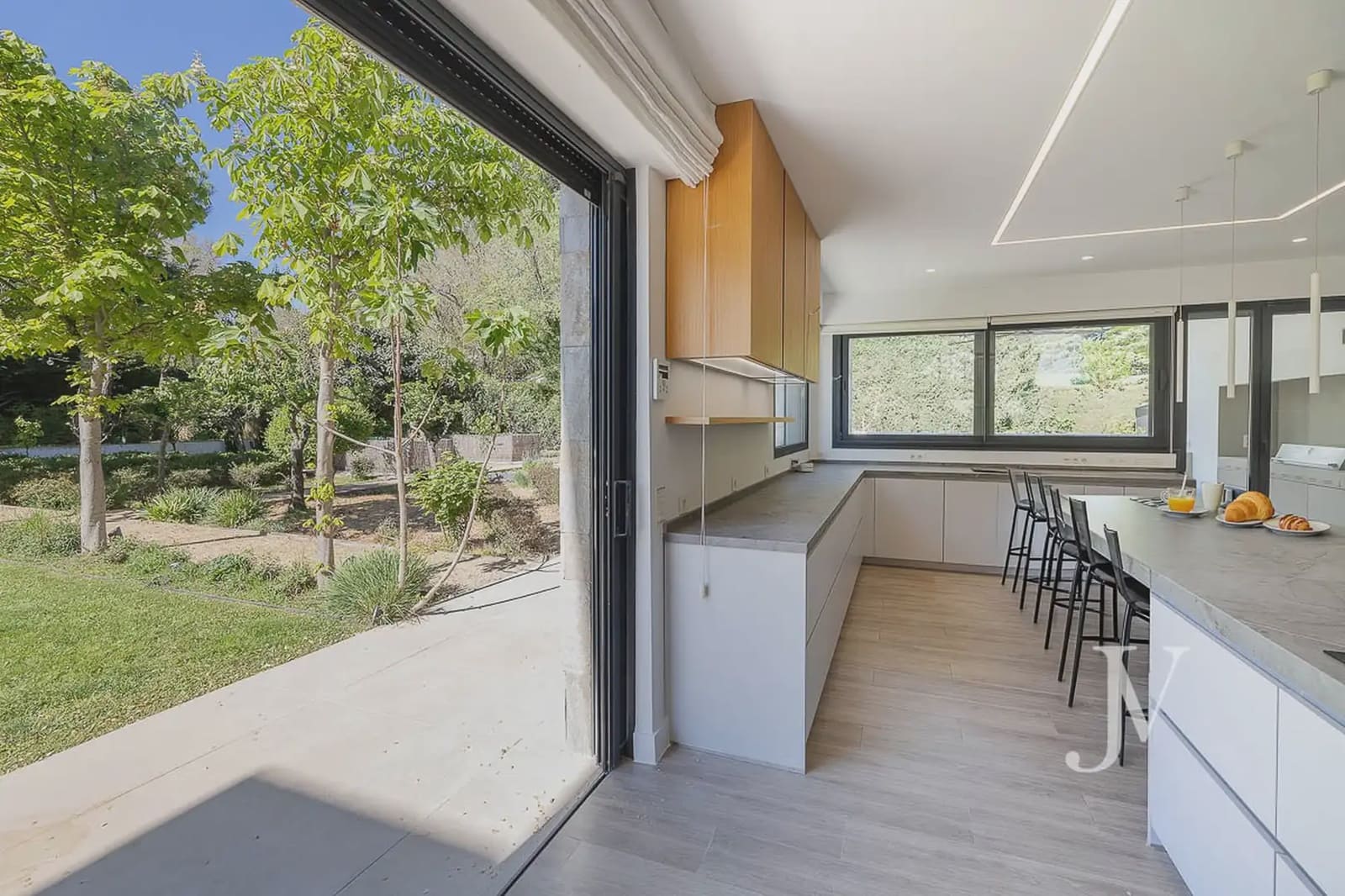 6 soverom Villa til salgs i Pozuelo de Alarcon med svømmebasseng garasje - € 5 900 000 (Ref: 9965608)