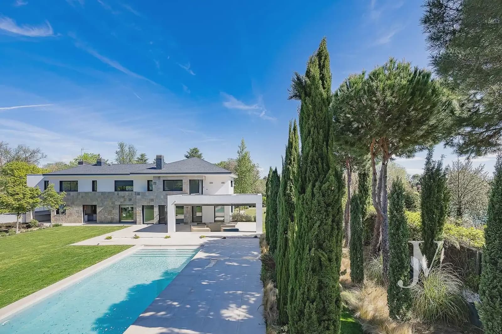 6 soverom Villa til salgs i Pozuelo de Alarcon med svømmebasseng garasje - € 5 900 000 (Ref: 9965608)