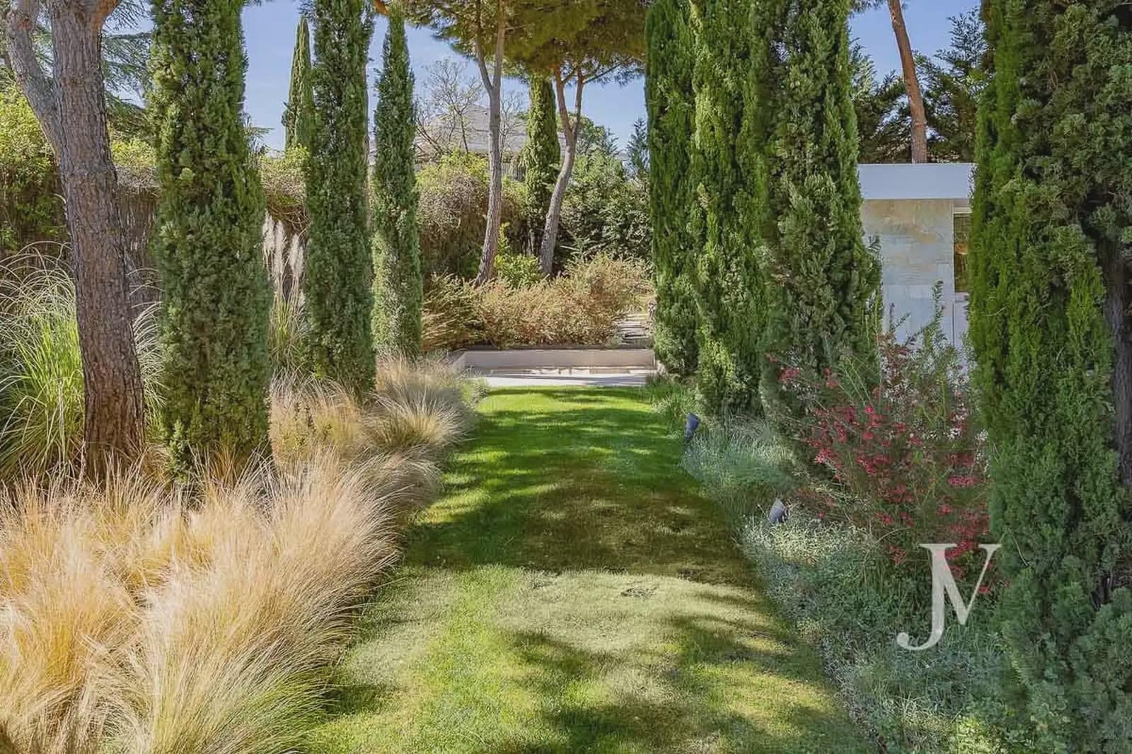 6 soverom Villa til salgs i Pozuelo de Alarcon med svømmebasseng garasje - € 5 900 000 (Ref: 9965608)