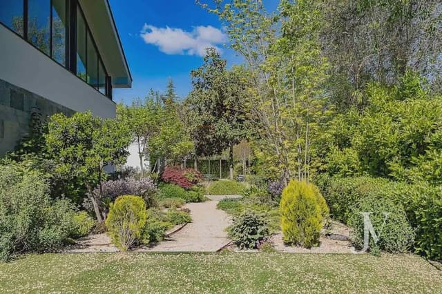 6 soverom Villa til salgs i Pozuelo de Alarcón med svømmebasseng garasje - € 5 900 000 (Ref: 9965608)