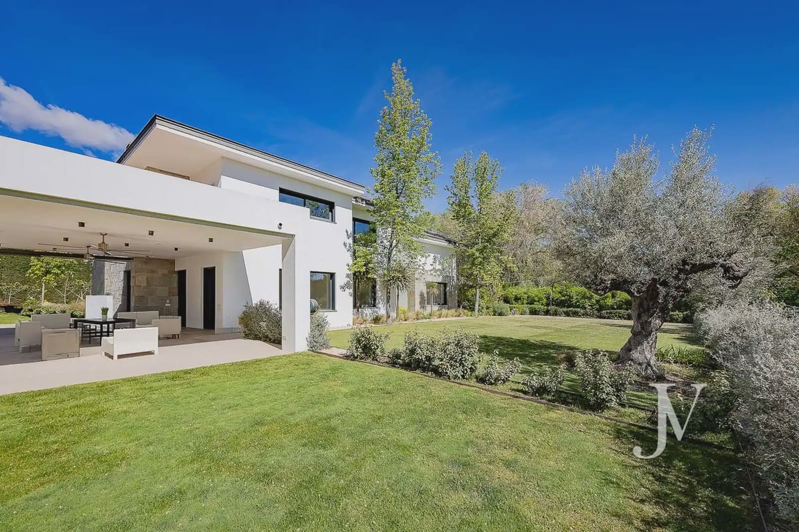 6 soverom Villa til salgs i Pozuelo de Alarcon med svømmebasseng garasje - € 5 900 000 (Ref: 9965608)
