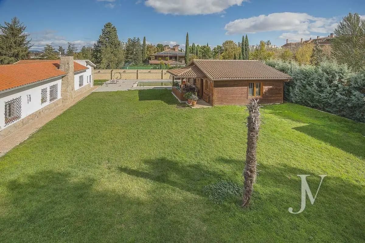 Villa te koop in Madrid stad - € 2.500.000 (Ref: 9965613)
