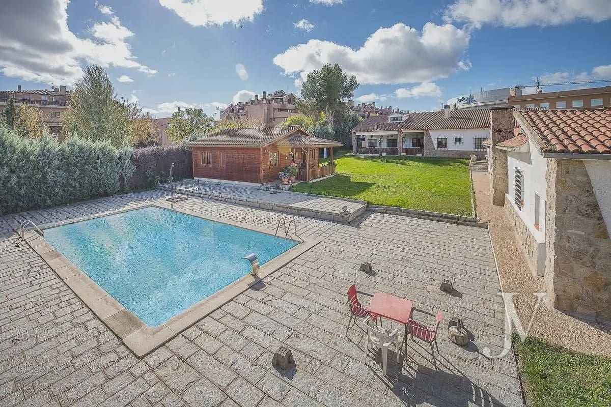 Villa te koop in Madrid stad - € 2.500.000 (Ref: 9965613)