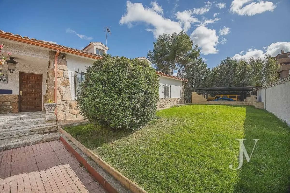 Villa te koop in Madrid stad - € 2.500.000 (Ref: 9965613)