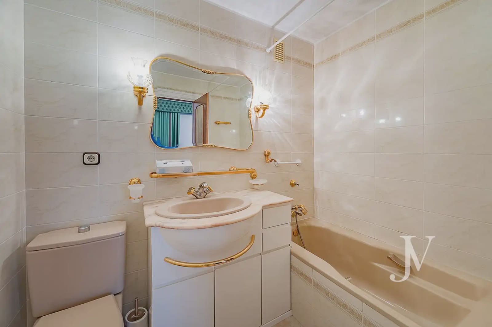 4 bedroom Flat for sale in Madrid city with pool garage - € 1,150,000 (Ref: 9965617)