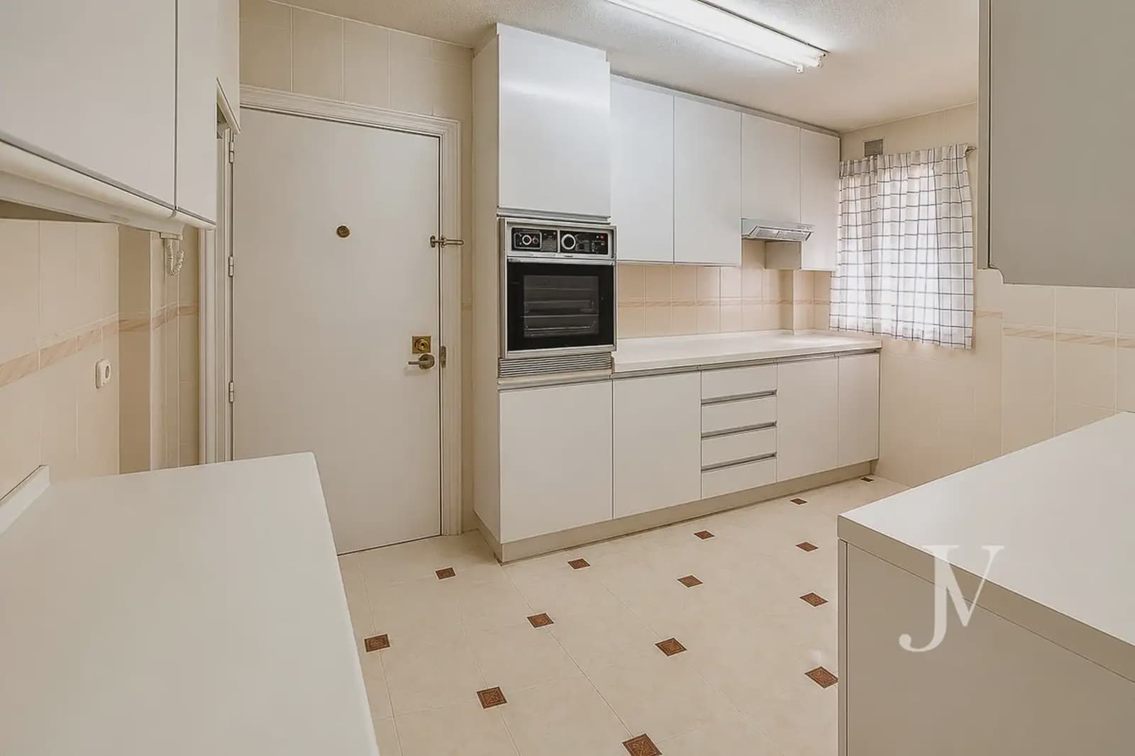 4 bedroom Flat for sale in Madrid city with pool garage - € 1,150,000 (Ref: 9965617)