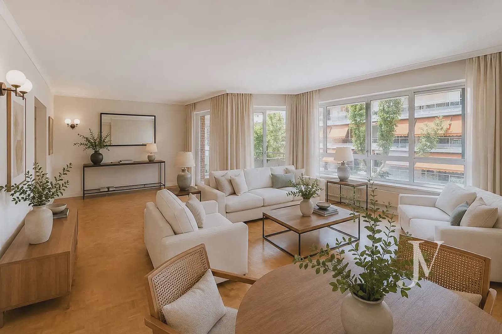4 bedroom Flat for sale in Madrid city with pool garage - € 1,150,000 (Ref: 9965617)