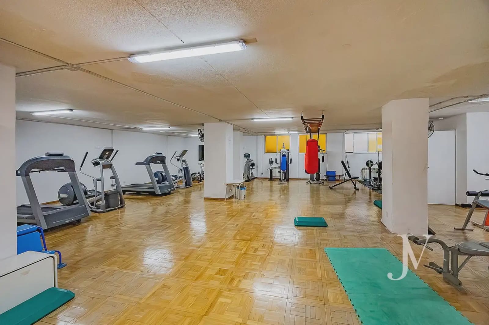 4 bedroom Flat for sale in Madrid city with pool garage - € 1,150,000 (Ref: 9965617)