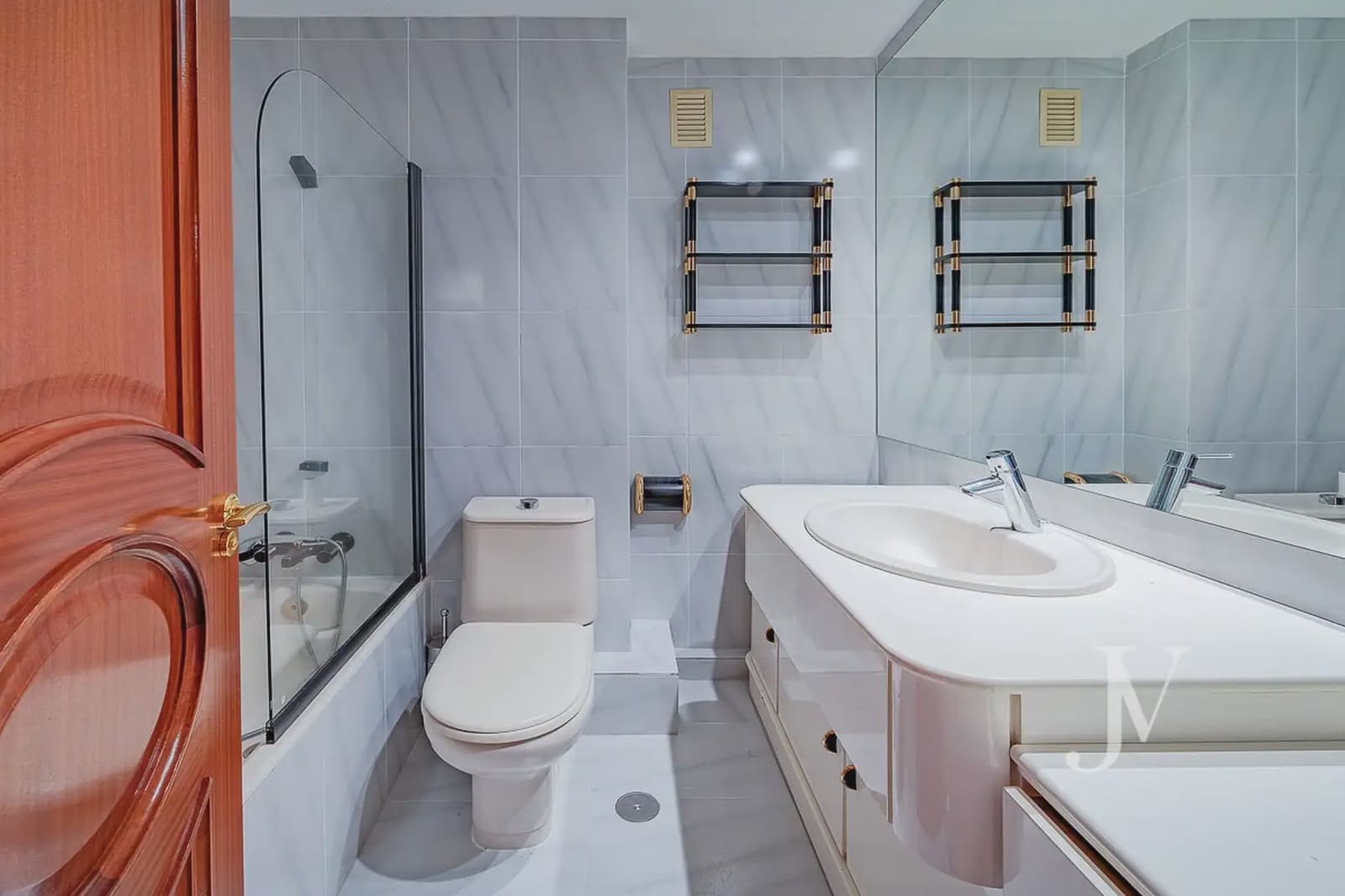 4 bedroom Flat for sale in Madrid city with pool garage - € 1,150,000 (Ref: 9965617)