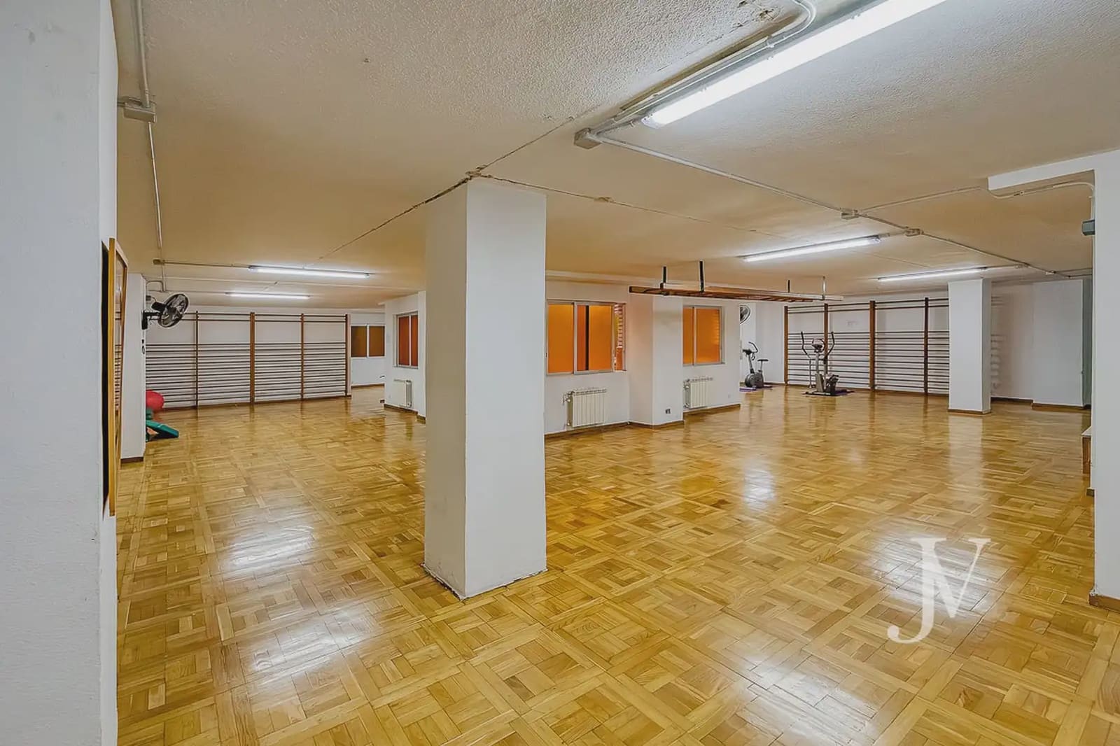 4 bedroom Flat for sale in Madrid city with pool garage - € 1,150,000 (Ref: 9965617)