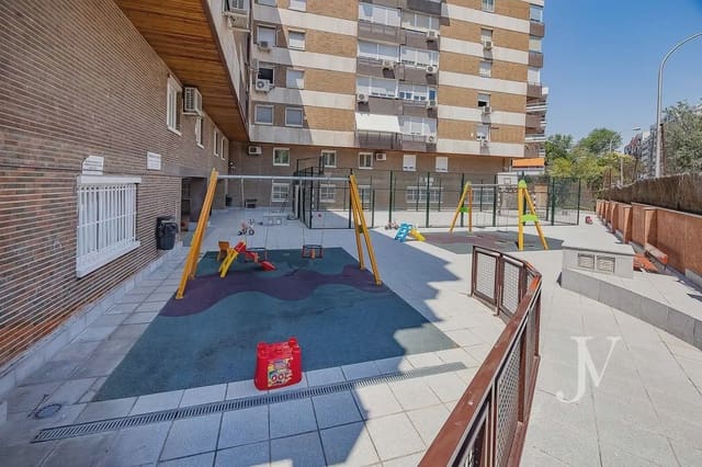 4 soveværelse Lejlighed til salg i Ciudad Universitaria, Madrid by med swimmingpool garage - € 1.150.000 (Ref: 9965617)
