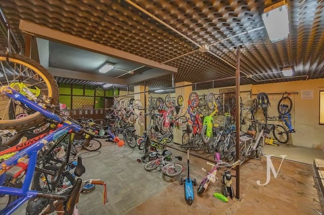 4 soveværelse Lejlighed til salg i Ciudad Universitaria, Madrid by med swimmingpool garage - € 1.150.000 (Ref: 9965617)