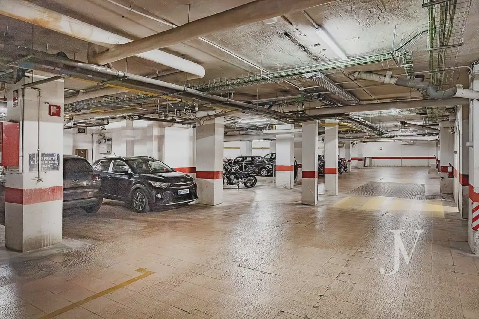 4 bedroom Flat for sale in Madrid city with pool garage - € 1,150,000 (Ref: 9965617)