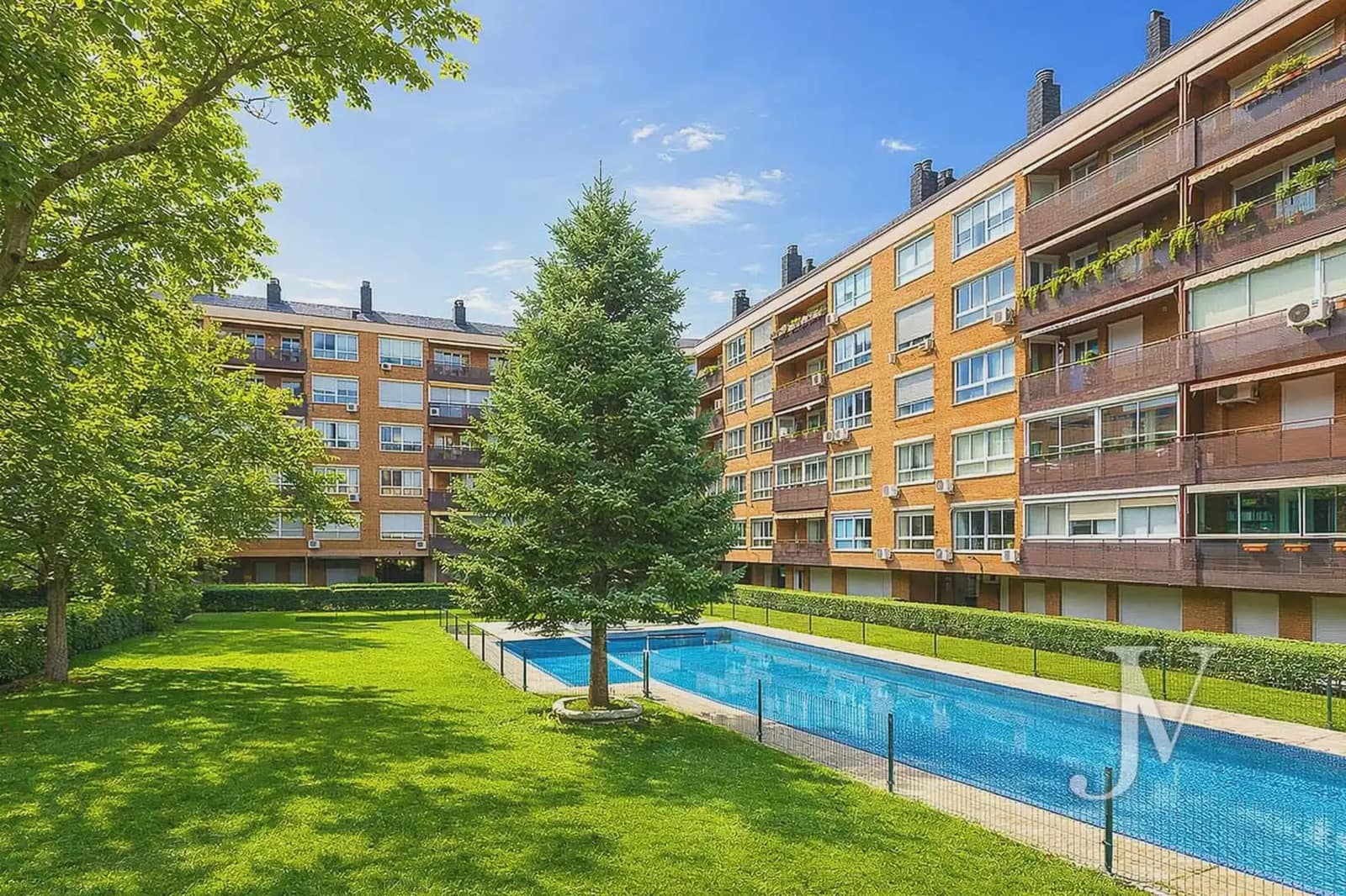 4 bedroom Flat for sale in Madrid city with pool garage - € 1,150,000 (Ref: 9965617)