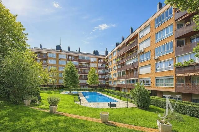 4 soveværelse Lejlighed til salg i Ciudad Universitaria, Madrid by med swimmingpool garage - € 1.150.000 (Ref: 9965617)