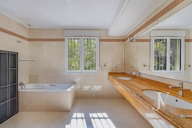 5 soveværelse Villa til salg i Nueva España, Madrid by med garage - € 3.199.000 (Ref: 9965618)