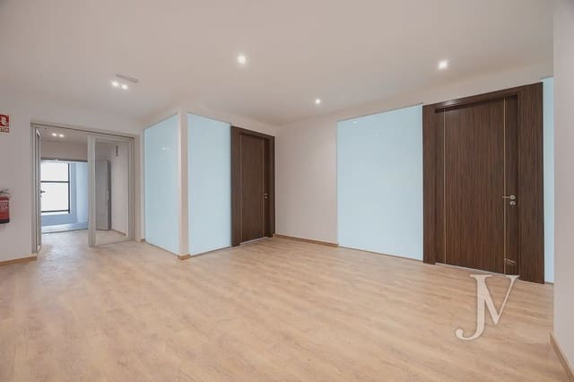 Kontor til salg i Valverde, Madrid by med garage - € 999.000 (Ref: 9965619)