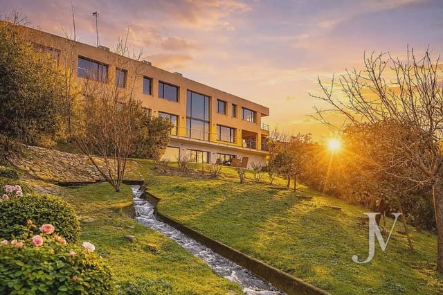5 soverom Villa til salgs i San Sebastián de los Reyes med svømmebasseng garasje - € 3 250 000 (Ref: 9965623)