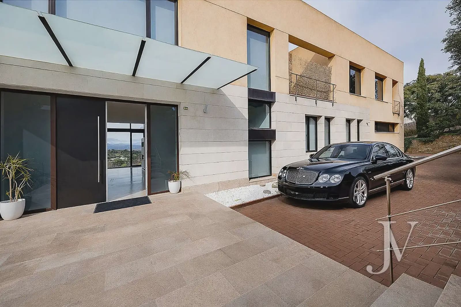5 soverom Villa til salgs i San Sebastian de los Reyes med svømmebasseng garasje - € 3 250 000 (Ref: 9965623)