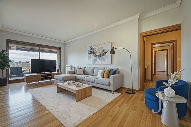 3 slaapkamer Flat te koop in Peñagrande, Madrid stad met zwembad - € 849.000 (Ref: 9965627)