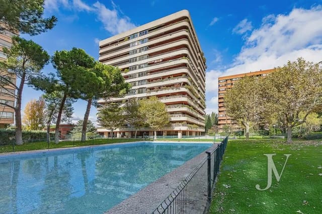 3 slaapkamer Flat te koop in Peñagrande, Madrid stad met zwembad - € 849.000 (Ref: 9965627)