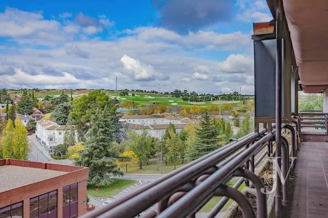 3 slaapkamer Flat te koop in Peñagrande, Madrid stad met zwembad - € 849.000 (Ref: 9965627)