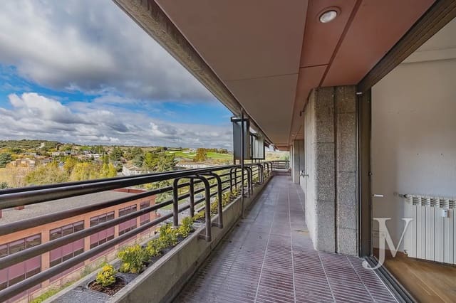 3 slaapkamer Flat te koop in Peñagrande, Madrid stad met zwembad - € 849.000 (Ref: 9965627)