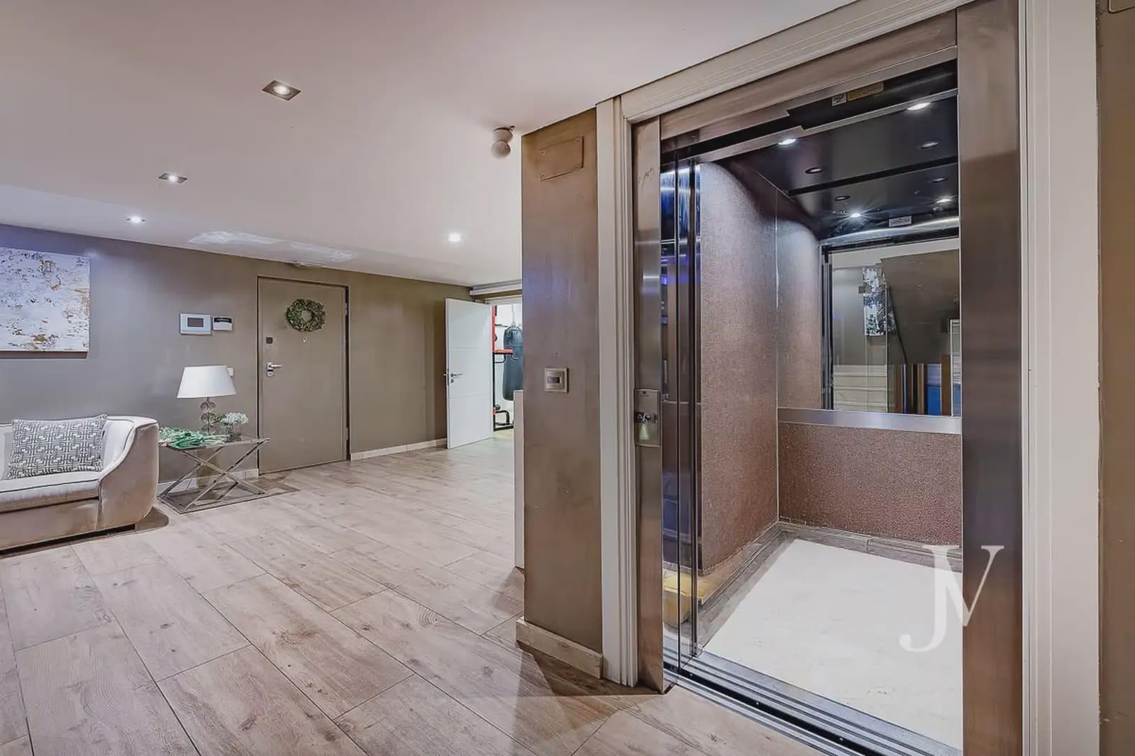 6 bedroom Semi-detached Villa for sale in Pozuelo de Alarcon with pool garage - € 3,790,000 (Ref: 9965629)