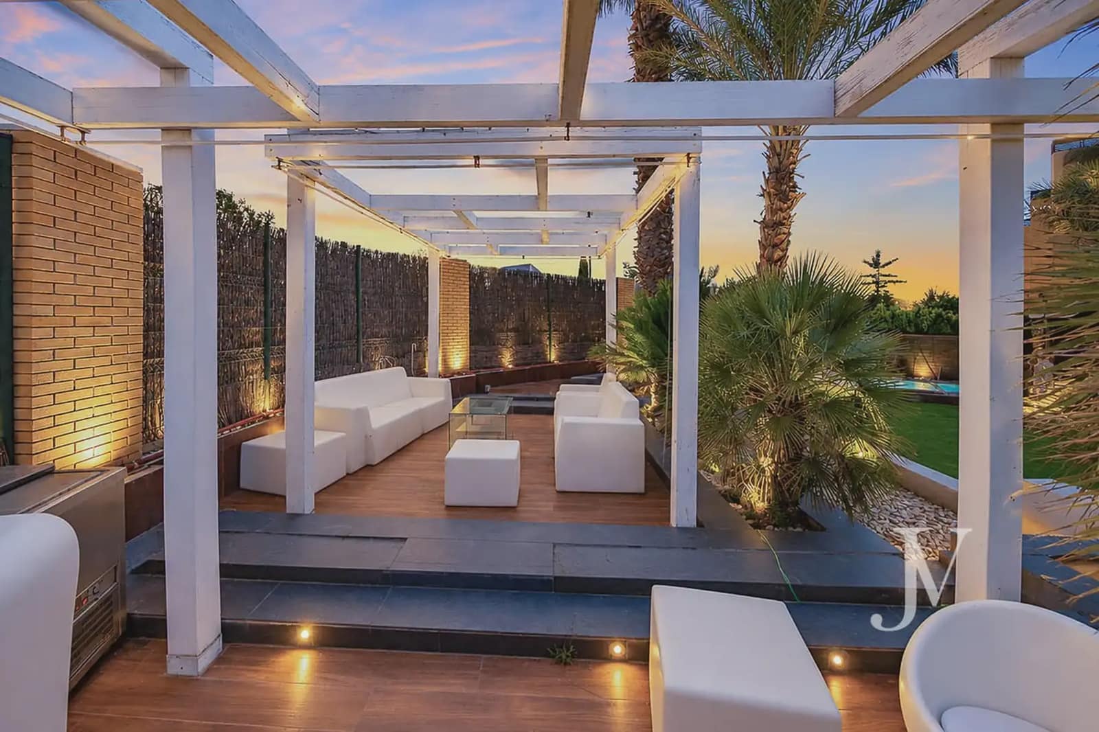 6 bedroom Semi-detached Villa for sale in Pozuelo de Alarcon with pool garage - € 3,790,000 (Ref: 9965629)