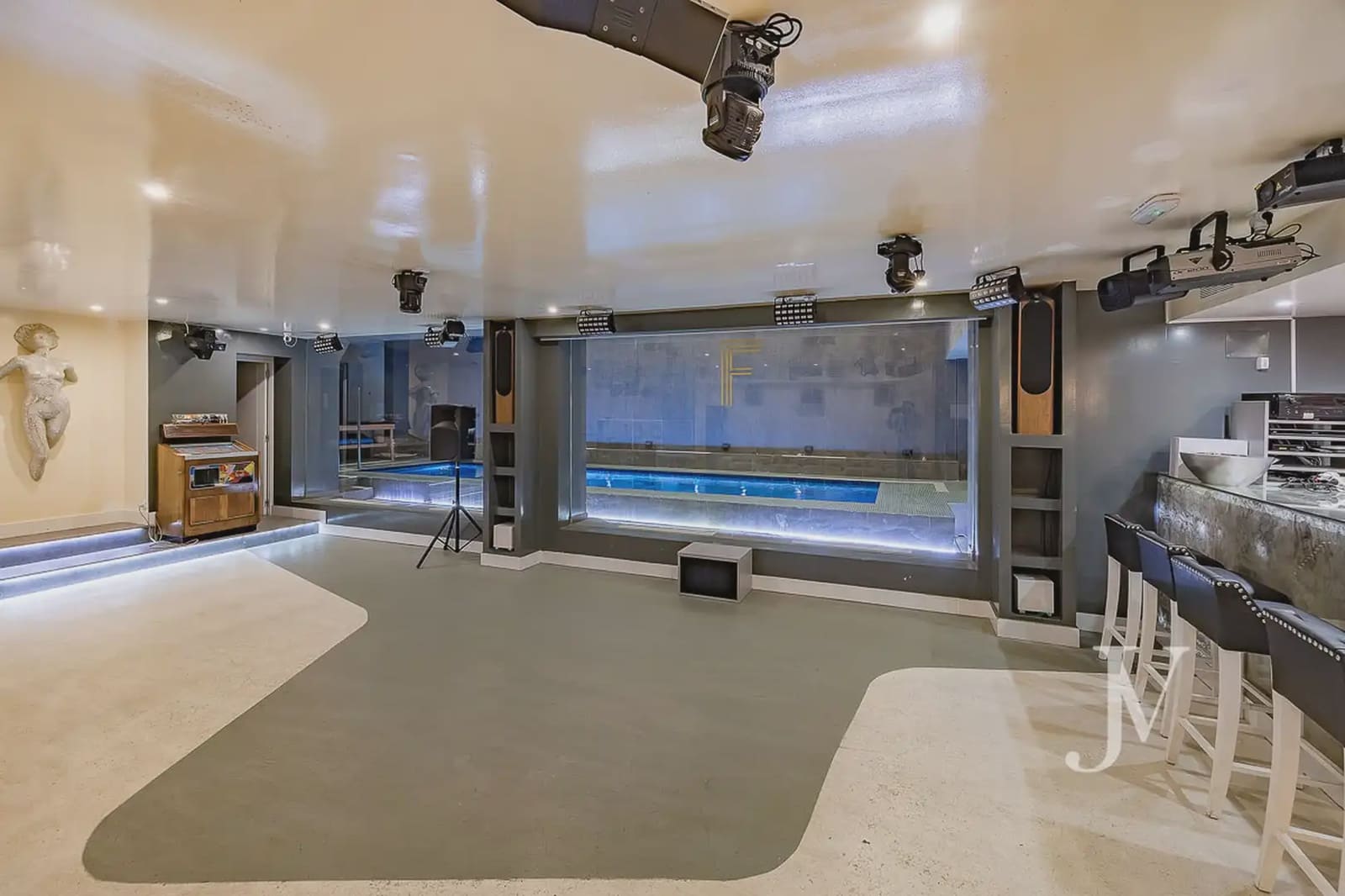 6 bedroom Semi-detached Villa for sale in Pozuelo de Alarcon with pool garage - € 3,790,000 (Ref: 9965629)