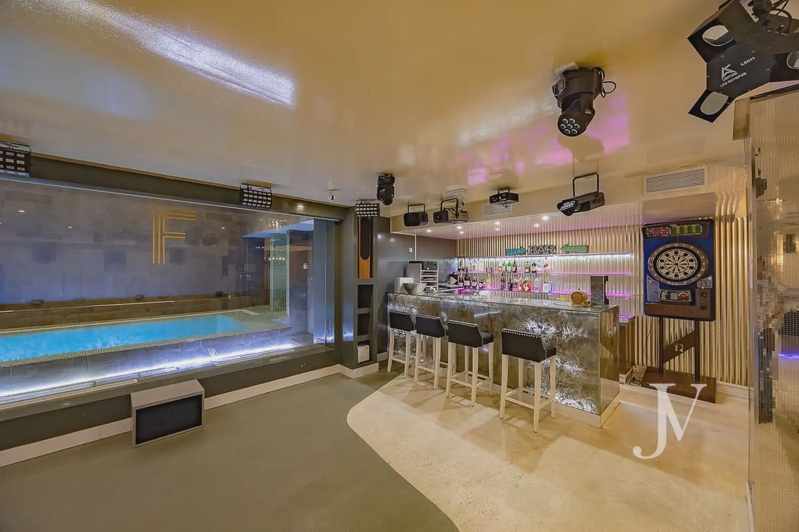 6 bedroom Semi-detached Villa for sale in Pozuelo de Alarcon with pool garage - € 3,790,000 (Ref: 9965629)