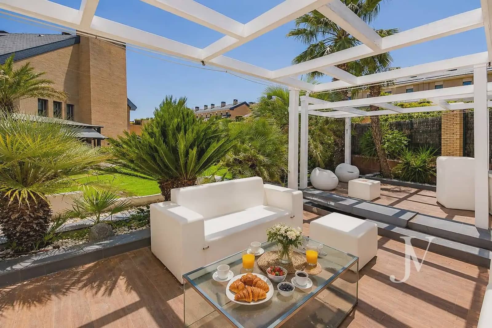 6 bedroom Semi-detached Villa for sale in Pozuelo de Alarcon with pool garage - € 3,790,000 (Ref: 9965629)