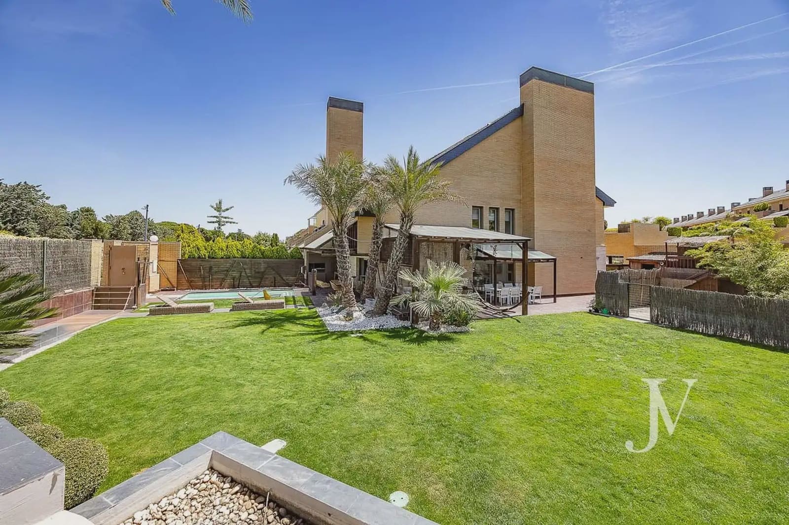 6 bedroom Semi-detached Villa for sale in Pozuelo de Alarcon with pool garage - € 3,790,000 (Ref: 9965629)
