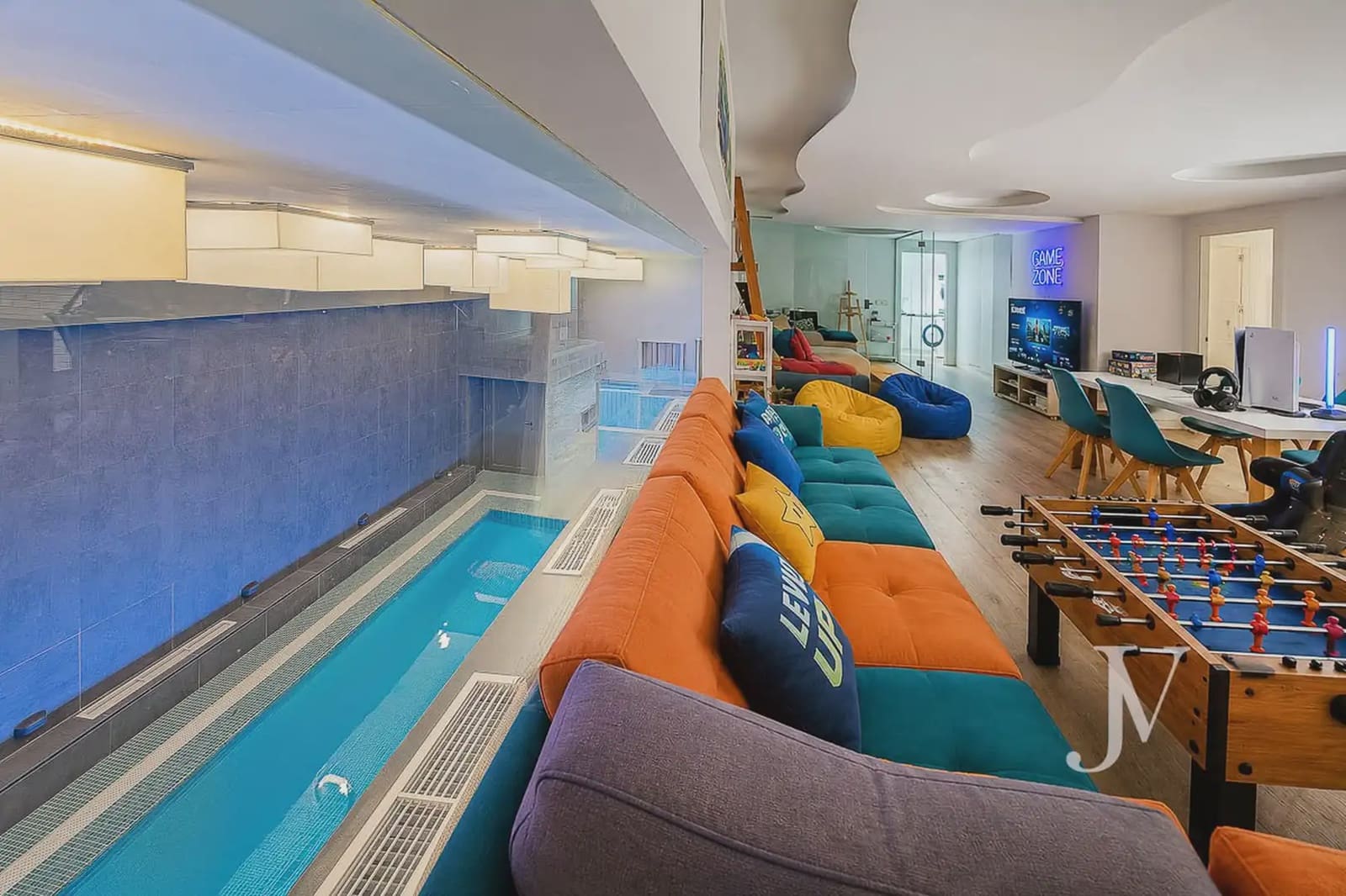 6 bedroom Semi-detached Villa for sale in Pozuelo de Alarcon with pool garage - € 3,790,000 (Ref: 9965629)