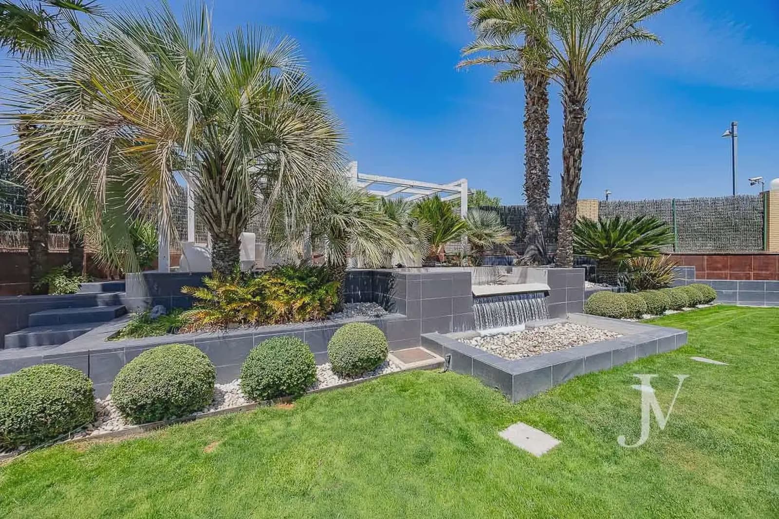 6 bedroom Semi-detached Villa for sale in Pozuelo de Alarcon with pool garage - € 3,790,000 (Ref: 9965629)