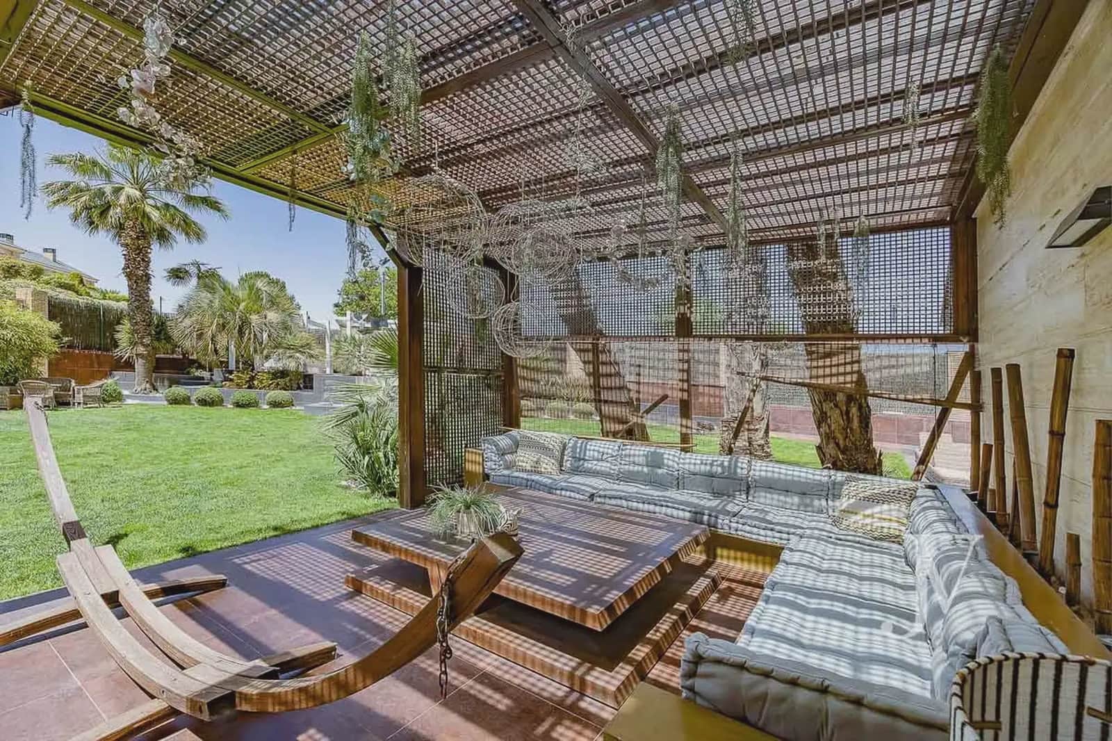 6 bedroom Semi-detached Villa for sale in Pozuelo de Alarcon with pool garage - € 3,790,000 (Ref: 9965629)