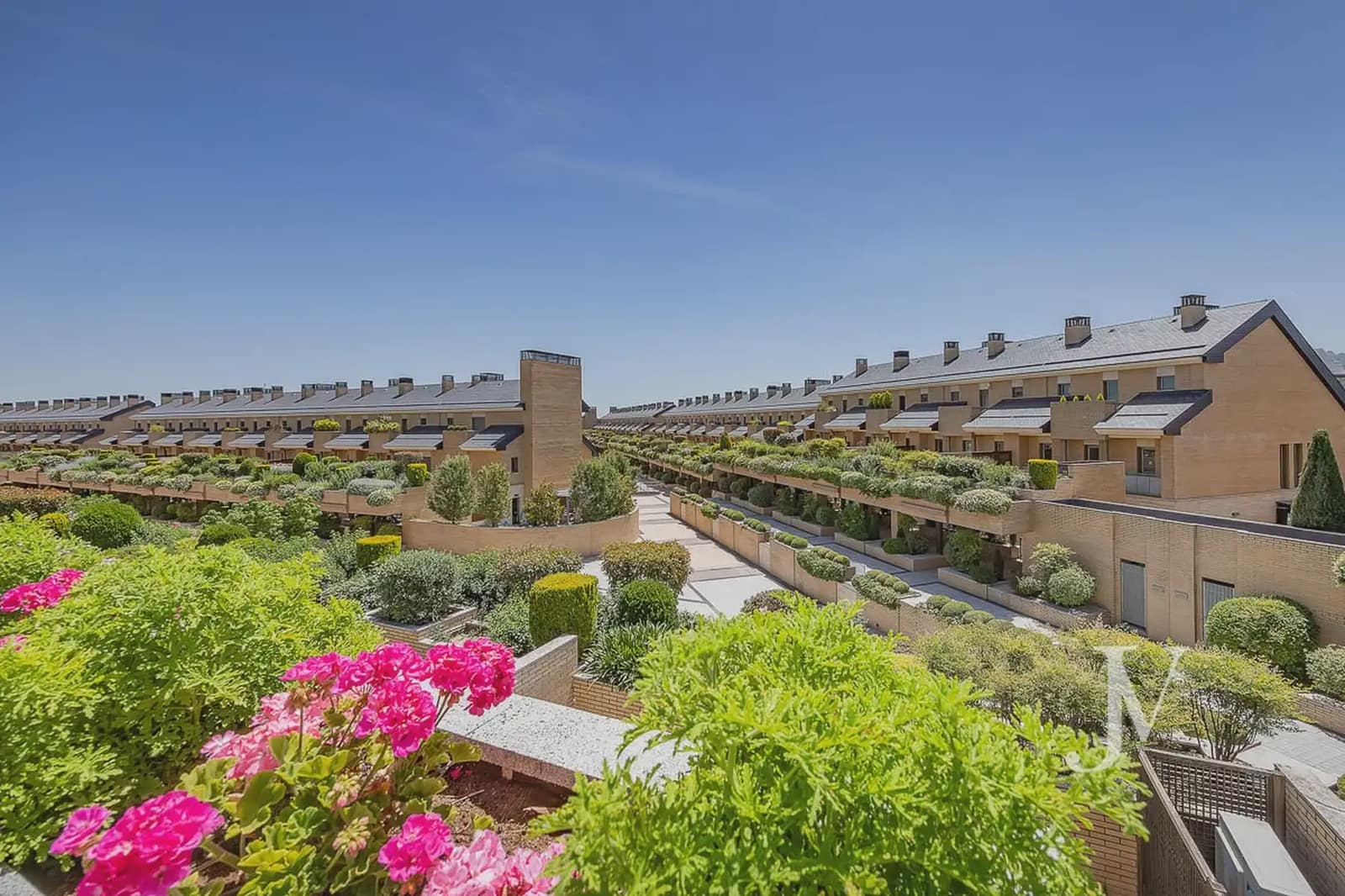 6 bedroom Semi-detached Villa for sale in Pozuelo de Alarcon with pool garage - € 3,790,000 (Ref: 9965629)
