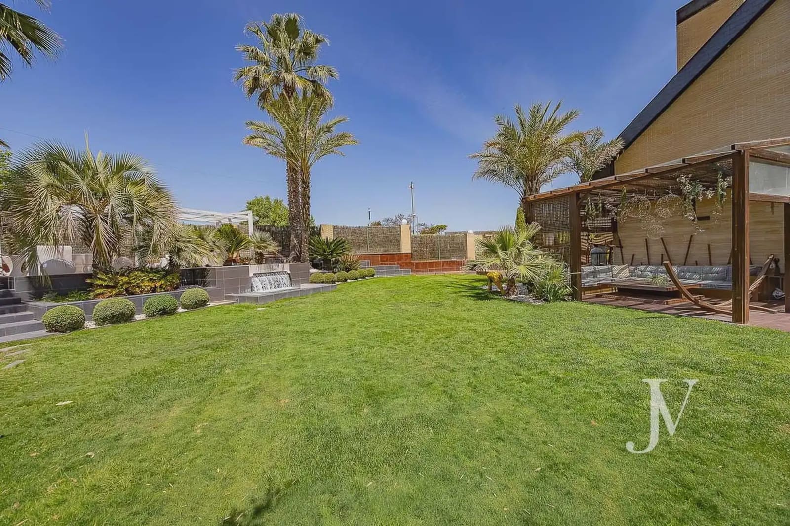 6 bedroom Semi-detached Villa for sale in Pozuelo de Alarcon with pool garage - € 3,790,000 (Ref: 9965629)