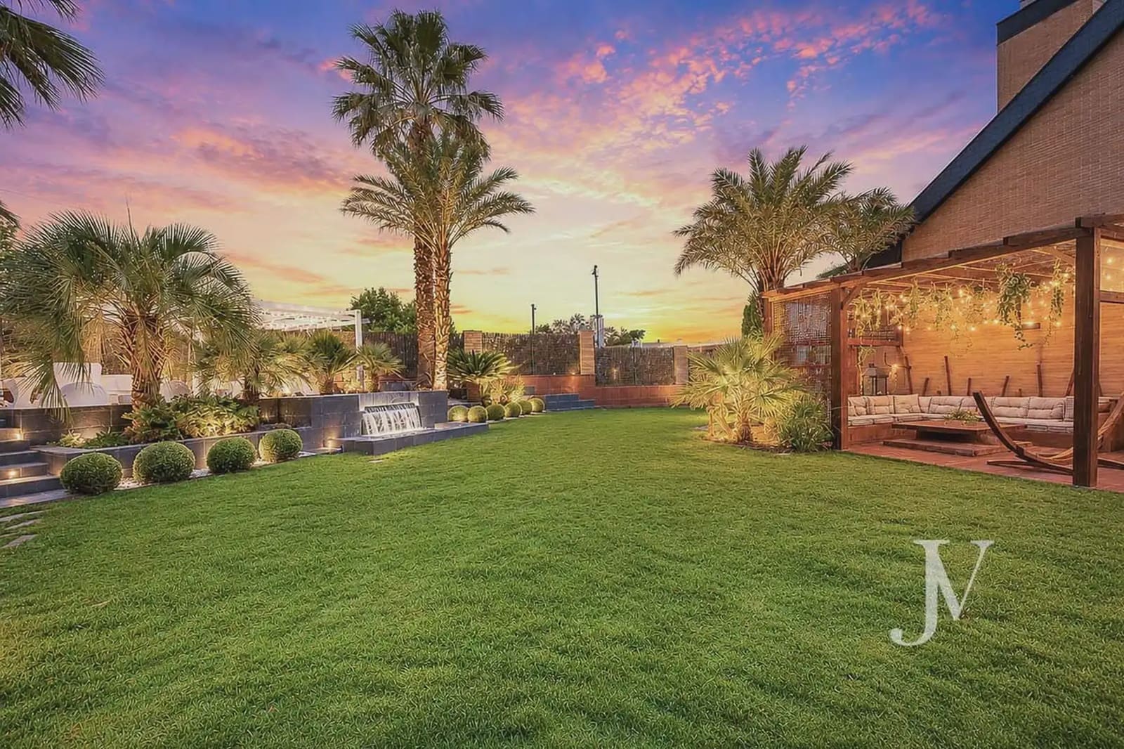 6 bedroom Semi-detached Villa for sale in Pozuelo de Alarcon with pool garage - € 3,790,000 (Ref: 9965629)