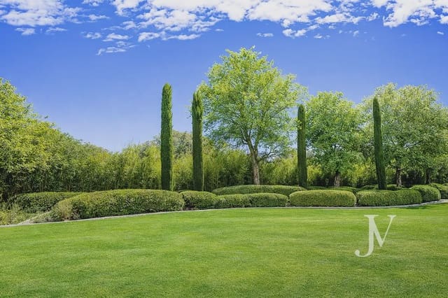 7 soverom Villa til salgs i Pozuelo de Alarcón med svømmebasseng garasje - € 14 500 000 (Ref: 9965633)