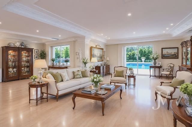 6 soverom Villa til salgs i Nueva España, Madrid by med svømmebasseng garasje - € 5 300 000 (Ref: 9965635)
