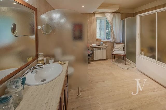 6 soverom Villa til salgs i Nueva España, Madrid by med svømmebasseng garasje - € 5 300 000 (Ref: 9965635)