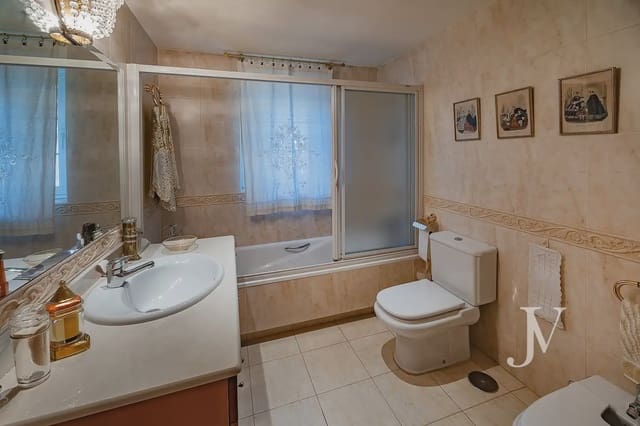 6 soverom Villa til salgs i Nueva España, Madrid by med svømmebasseng garasje - € 5 300 000 (Ref: 9965635)