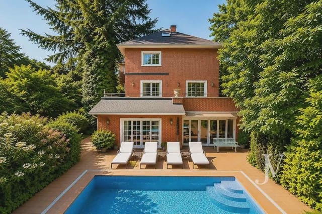 6 soverom Villa til salgs i Nueva España, Madrid by med svømmebasseng garasje - € 5 300 000 (Ref: 9965635)