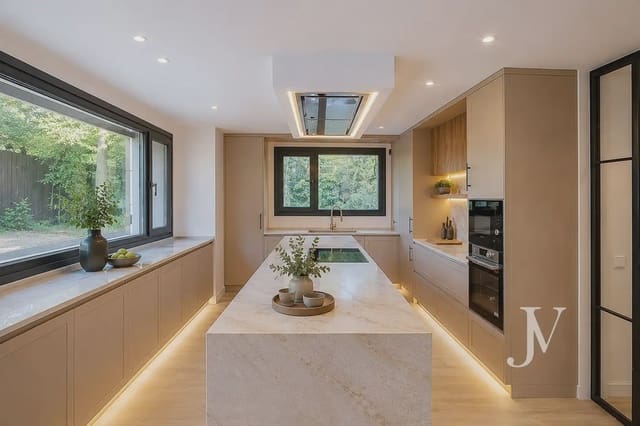 7 slaapkamer Villa te koop in Pozuelo de Alarcón met zwembad garage - € 4.200.000 (Ref: 9965636)