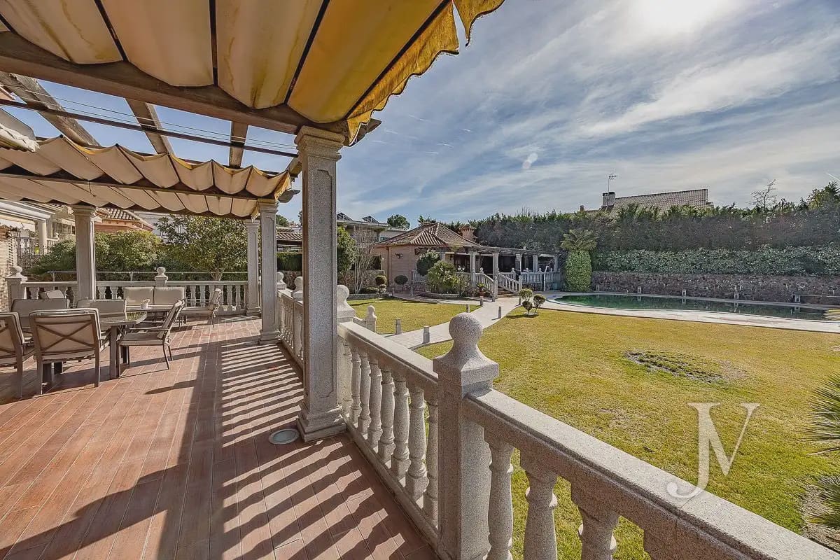 6 bedroom Villa for sale in El Casar with pool garage - € 1,600,000 (Ref: 9965641)